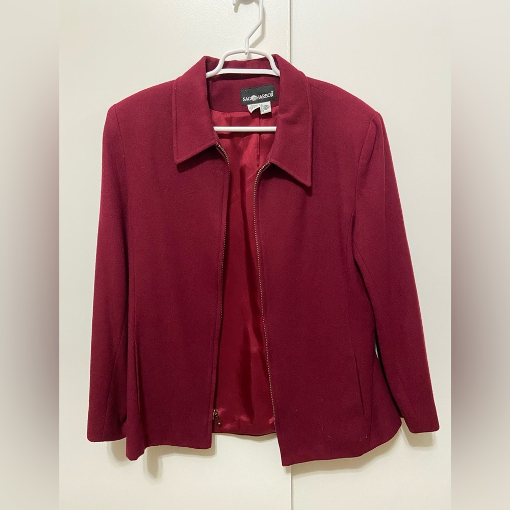 Women’s Zippered Coat - Size: L